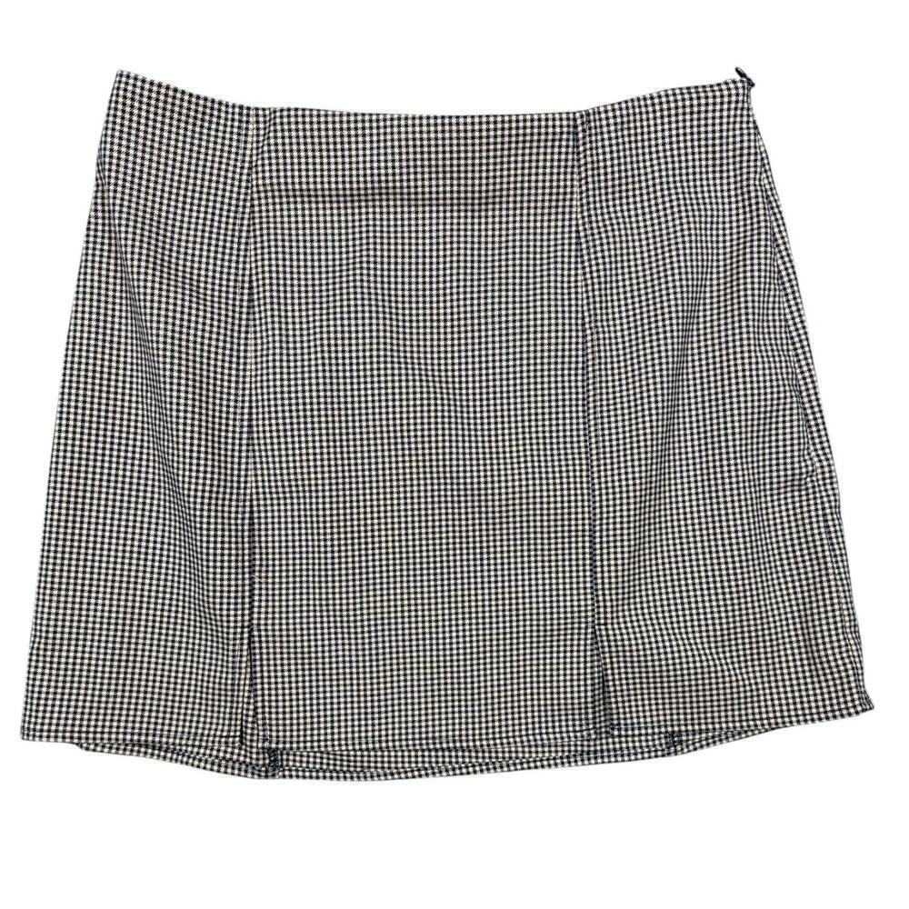 Urban Outfitters Black & White Houndstooth Mini Skirt Size Large